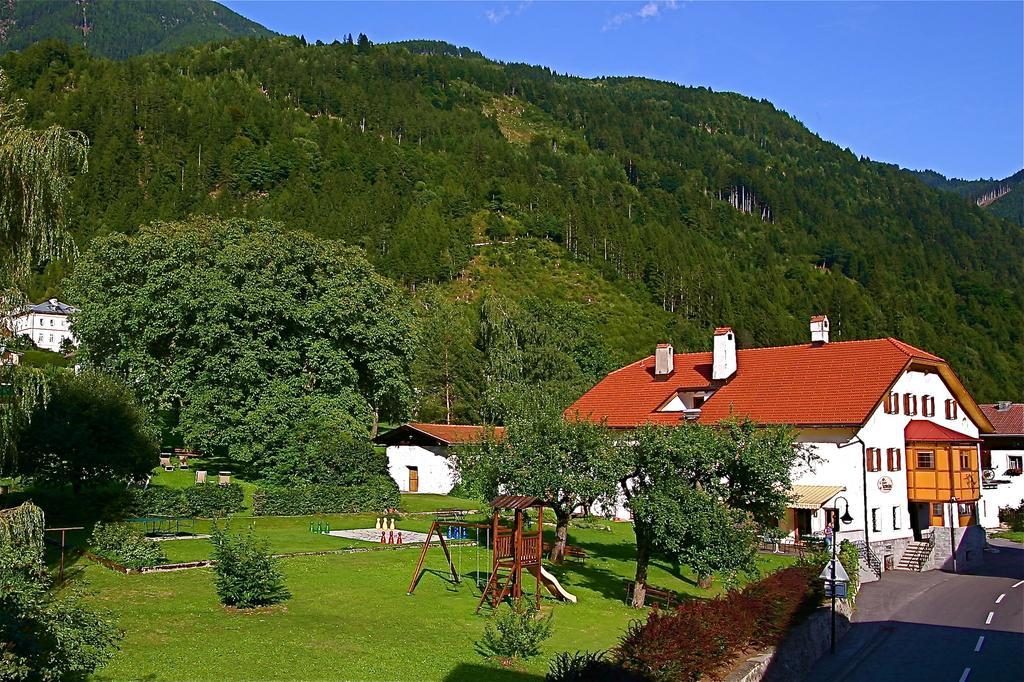 Spiele- Und Buchhotel Tschitscher Nikolsdorf Exterior foto